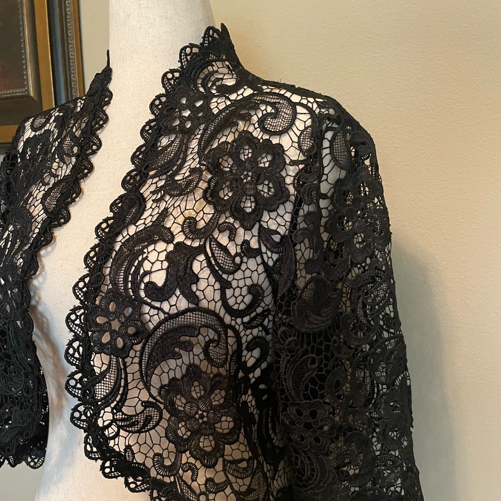 Cropped black lace open top. Jones New York, size L